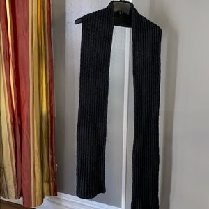 Black ribbed scarf